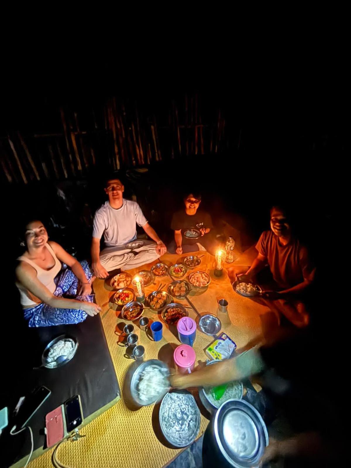 בוקיט לוואנג Sama Sama Homestay & Trekking Only Stay Here Book Trekking And Transport With Us מראה חיצוני תמונה